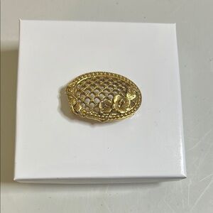 1928 floral gold tone brooch Victorian style grandma core cottage core